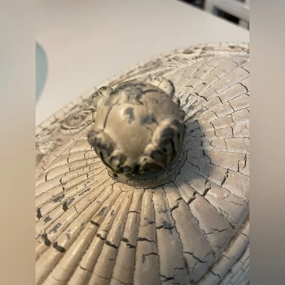 Beautiful Storage Container - Picture 15 of 15